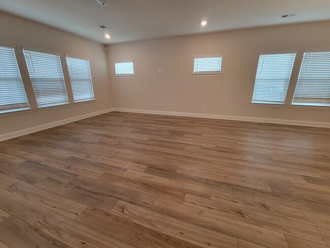 Building Photo - 716 Taylor Bend