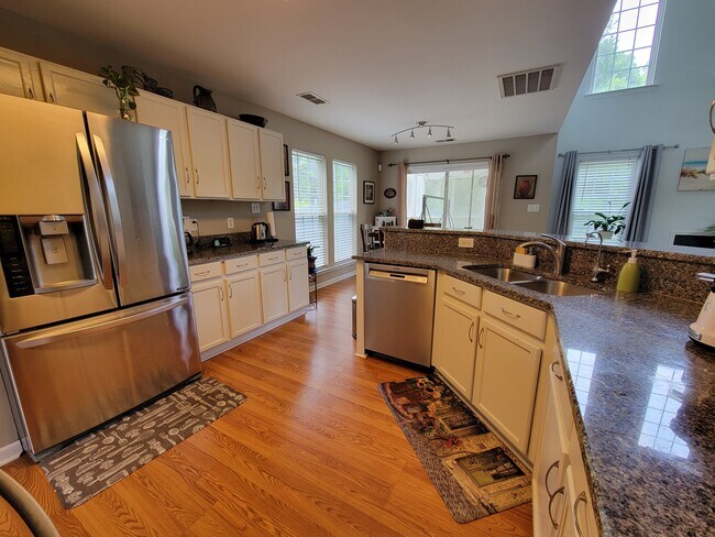 Foto del edificio - 9902 Redbud Tree Ct