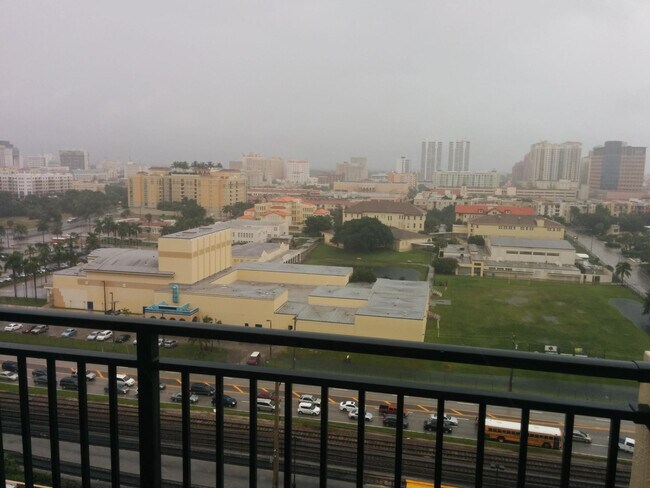 Foto del edificio - 616 Clearwater Park Rd