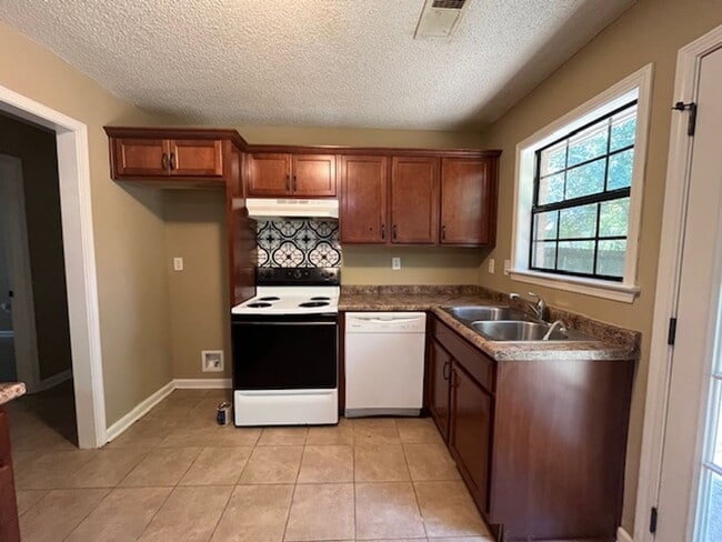 Photo - Renovated 3 Bedroom 1 Bath Home for Rent!