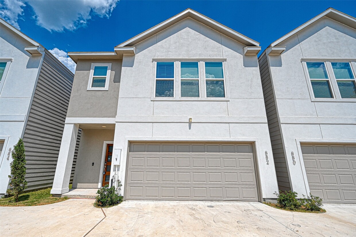 Primary Photo - 882 Fortune St