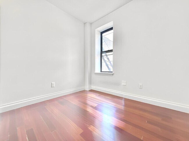 Building Photo - 609 W 137th St