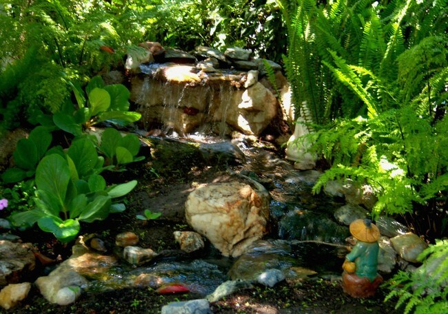 Foto del edificio - 231 W Providencia Ave