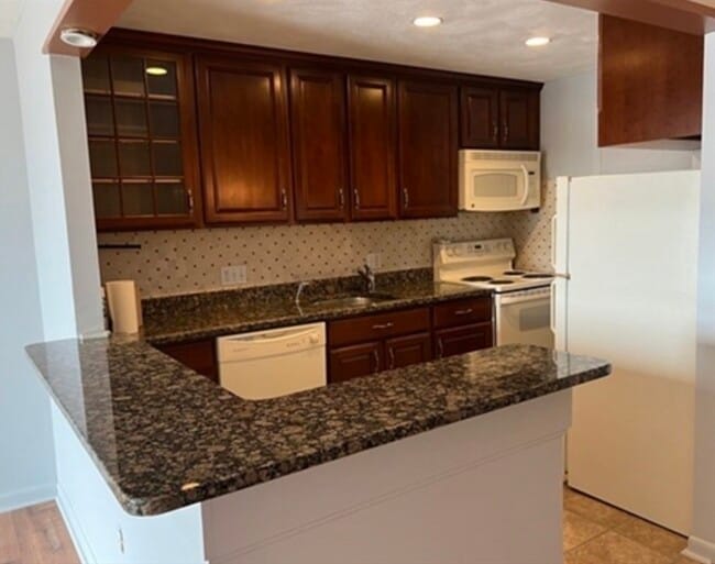 Building Photo - 300 Governors Dr