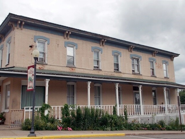 Building Photo - Olde Motel Apartments