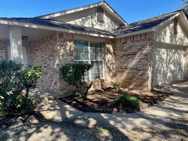Building Photo - 1204 Sleepytime Trail