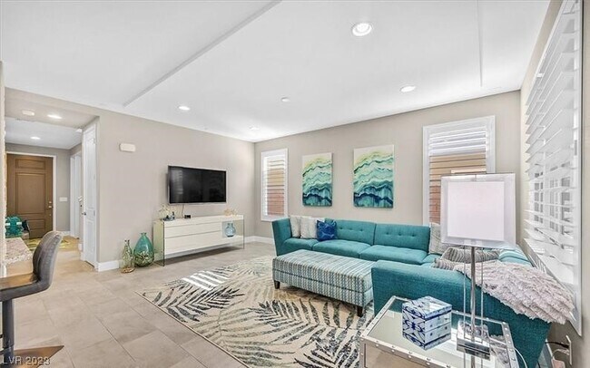 Building Photo - 6013 Andezano Dr