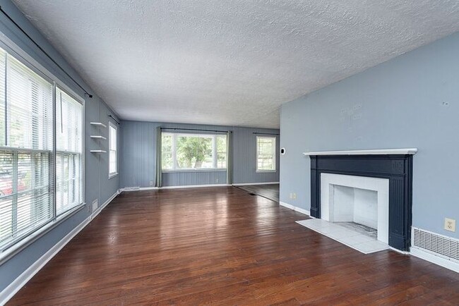 Foto del edificio - Great Broad Ripple Location With Fenced Ba...