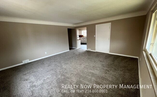 Foto del edificio - 19450 Lakeshore Blvd