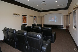 Building Photo - Villas at North Village