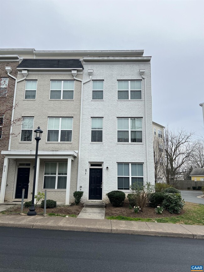 Building Photo - 874 Estes St