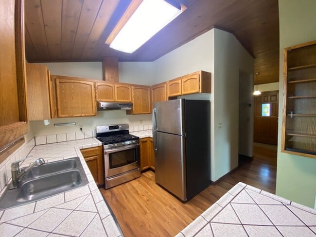 Building Photo - 1802 McFarlan St