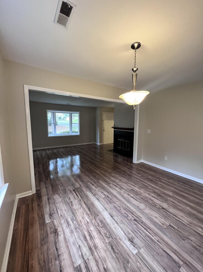 Foto del edificio - 8326 Summerglen Cir
