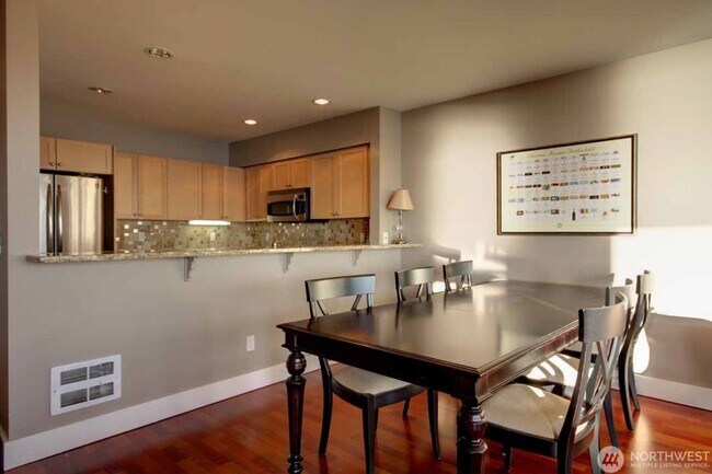 Foto del edificio - 2Bd/2Ba Kirkland Condo