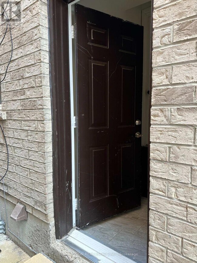 Building Photo - 17 Atira Ave