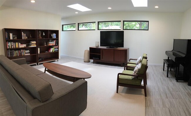 Building Photo - 407 Electra Dr