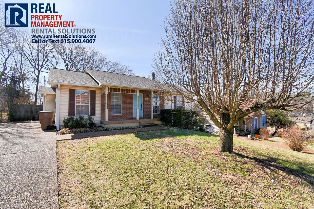 Foto principal - Wonderful 3 BR brick home in Nashville! La...