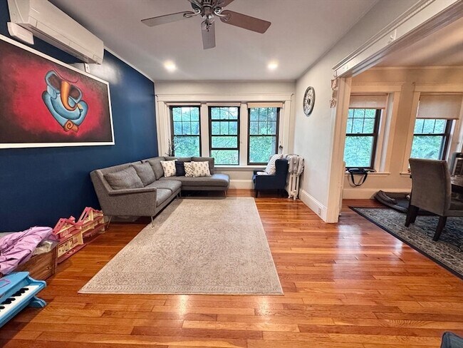 Foto del edificio - 1584 Beacon St