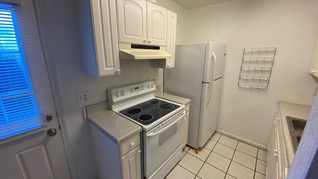Building Photo - COOL 2/2.5 Timbers Home w/ Deck, Washer/Dr...
