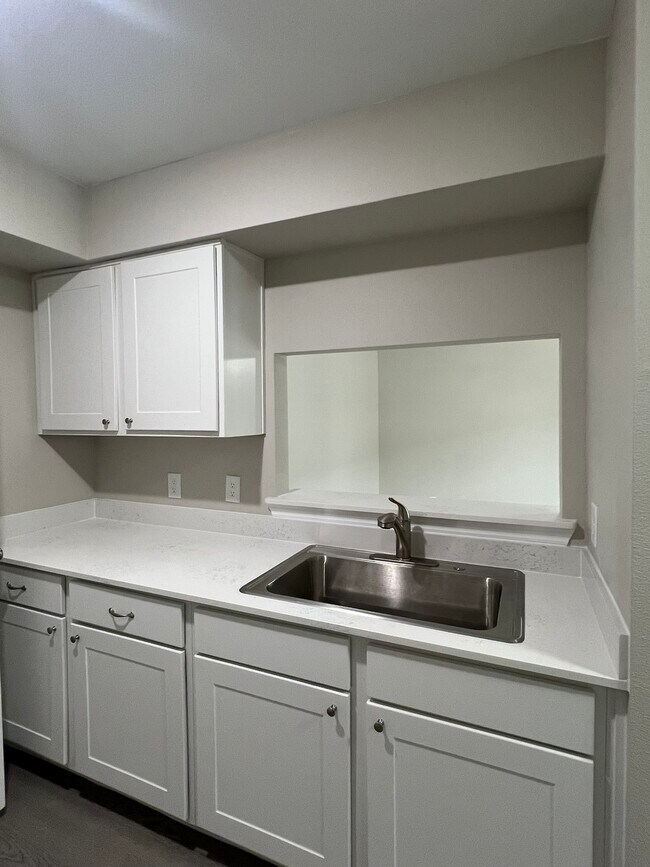 Foto del edificio - 3305 Red Bluff Rd
