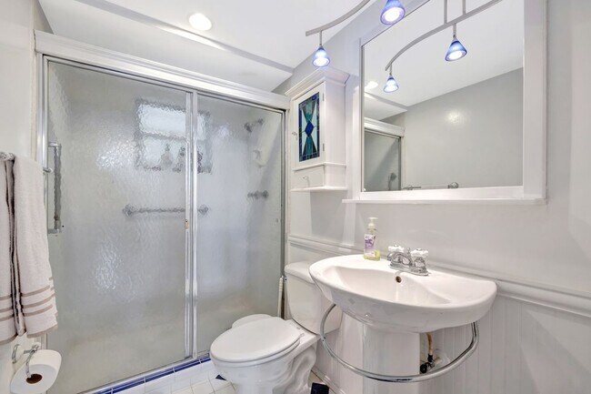 Building Photo - 3181 S Ocean Dr