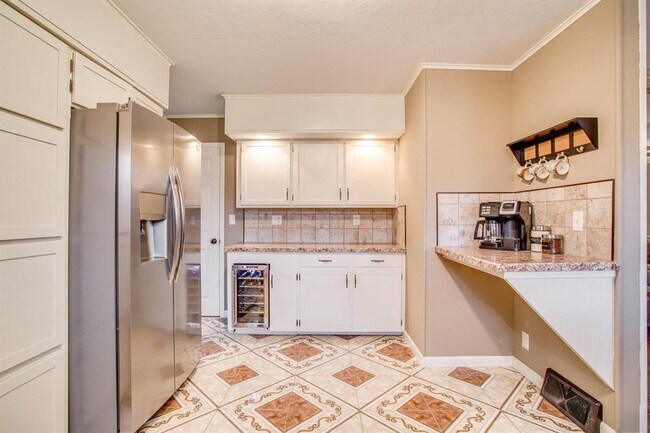 Building Photo - 1352 Chickasaw Dr