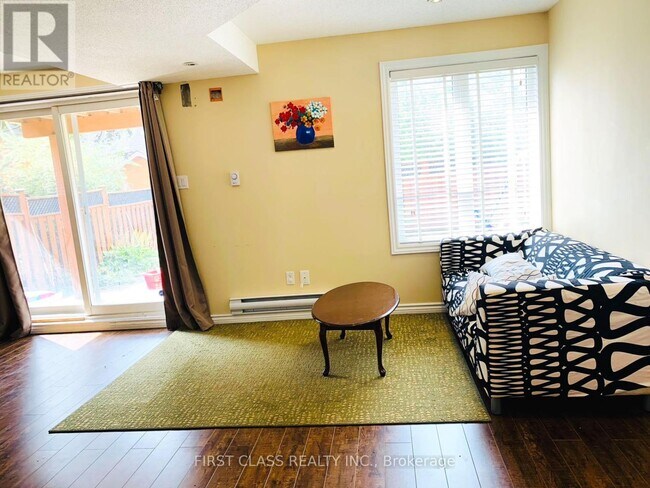 Building Photo - 2558 Nichols Dr