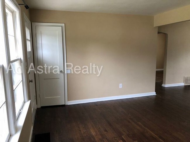 Building Photo - 5502 Harvard Ave, Raytown, MO 64113