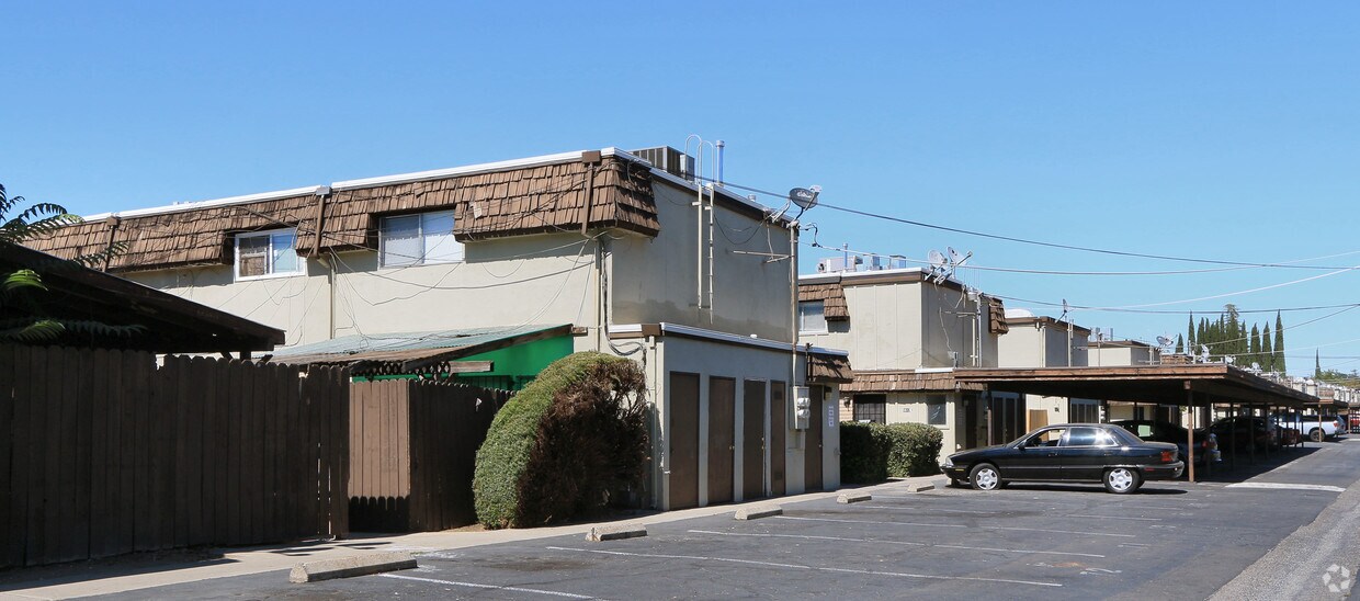Building Photo - 5606 Hillsdale Blvd