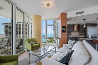 Building Photo - 175 1st St S