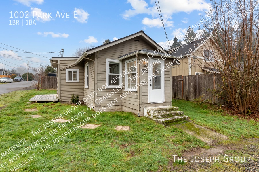 Primary Photo - 1002 Park Ave E