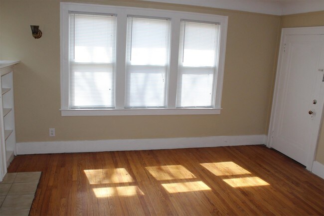 Foto del edificio - 986 Winchester Ave