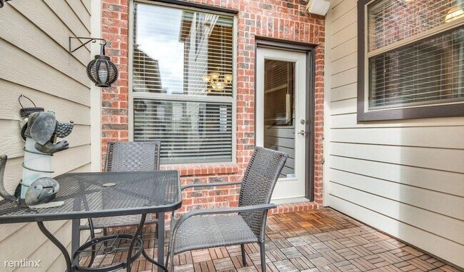 Foto del edificio - 4217 Swan Forest Dr