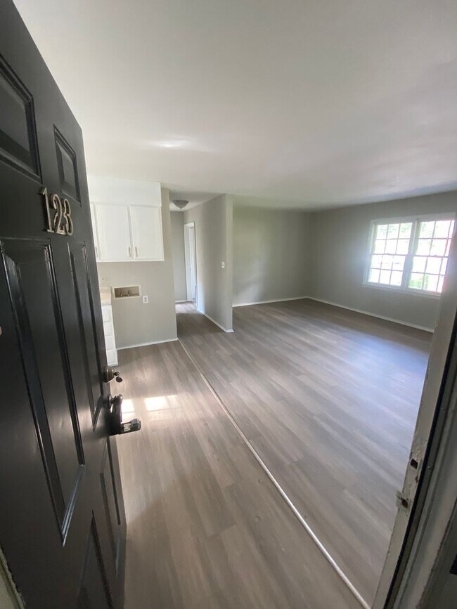 Building Photo - 2bed/1ba Apt off S Main Kannapolis close t...