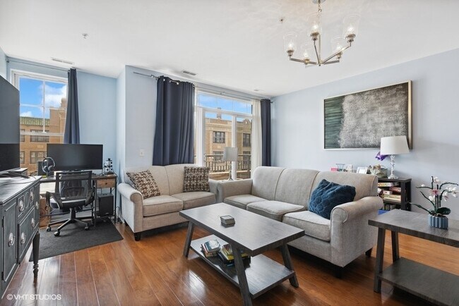 Foto del edificio - 7243 Madison St