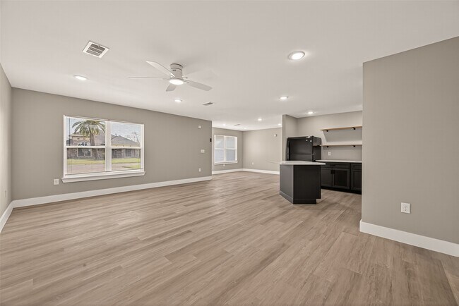 Building Photo - 3527 La Retama Dr