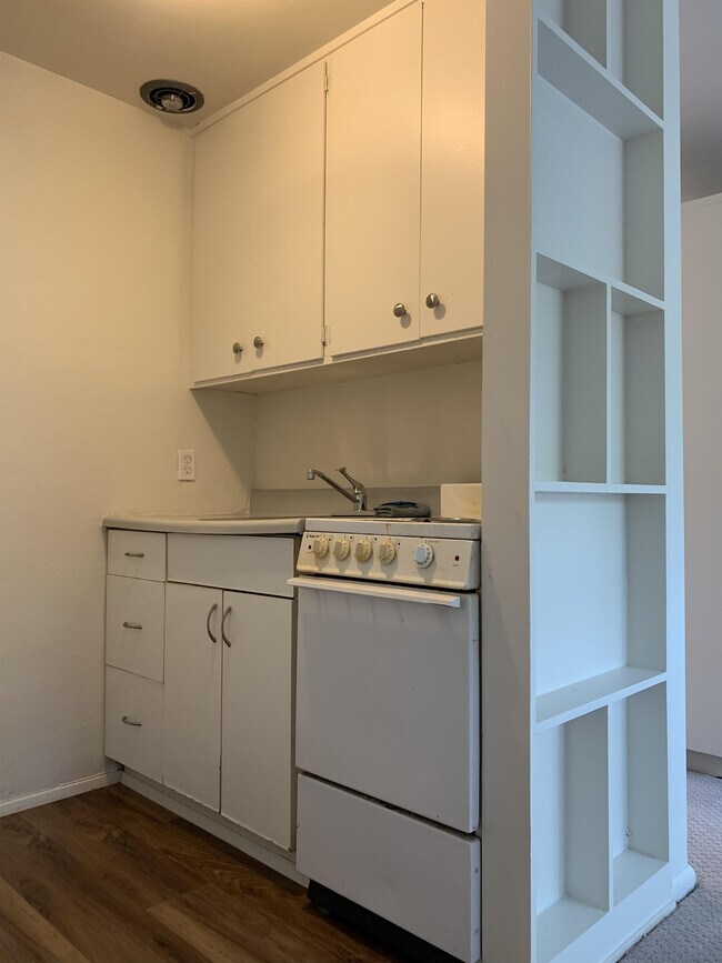 Building Photo - 5656 Fauntleroy Way SW