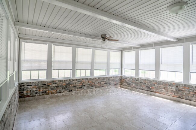 Building Photo - 6235 Woodlawn Rd