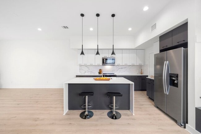 Photo - 1512 Barbee St Apartment