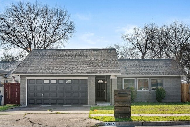 Building Photo - 6803 Castlekeep Way