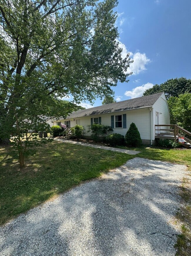 Building Photo - 4611 Rochambeau Dr