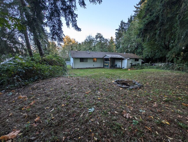 Building Photo - Woodland Duplex