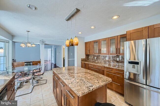 Foto del edificio - 8 Sapphire Hill Ct