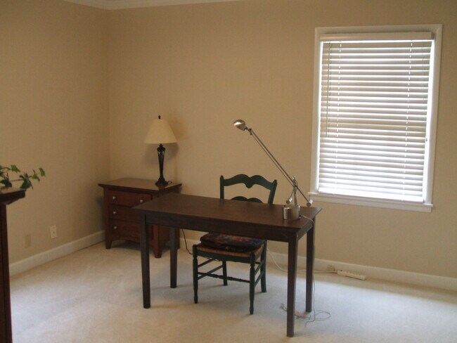 Building Photo - 2507 Excalibur Dr SE