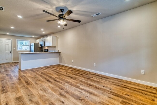 Foto del edificio - 913 W 9th St