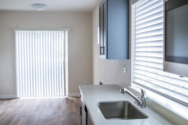 Building Photo - Modern-2ND FLR • Open Layout • Natural Light