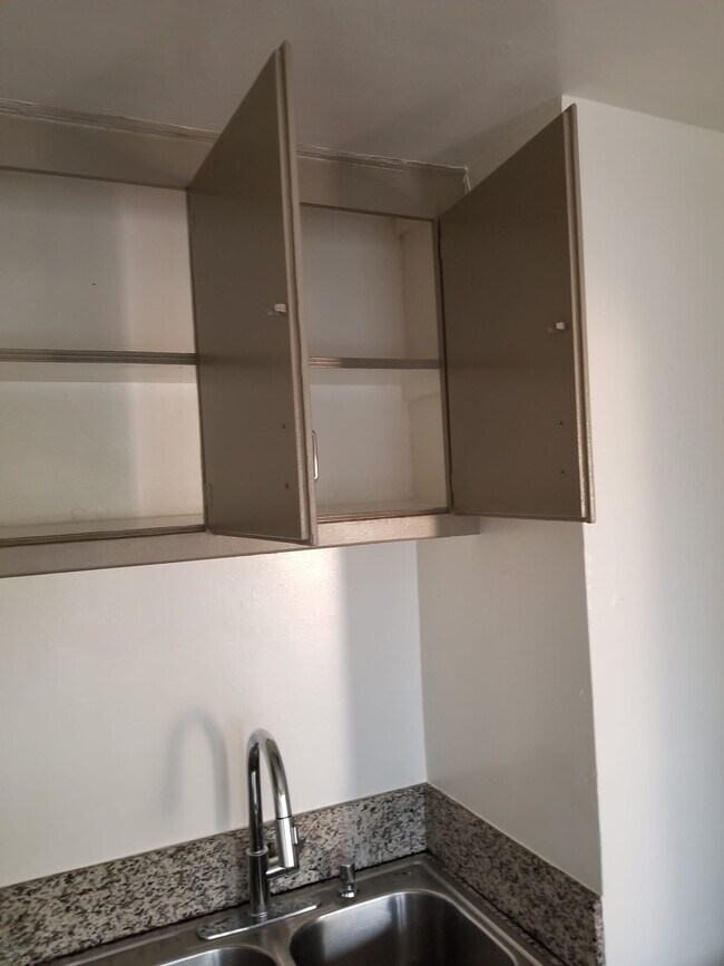 Foto del edificio - 14845 Blythe St