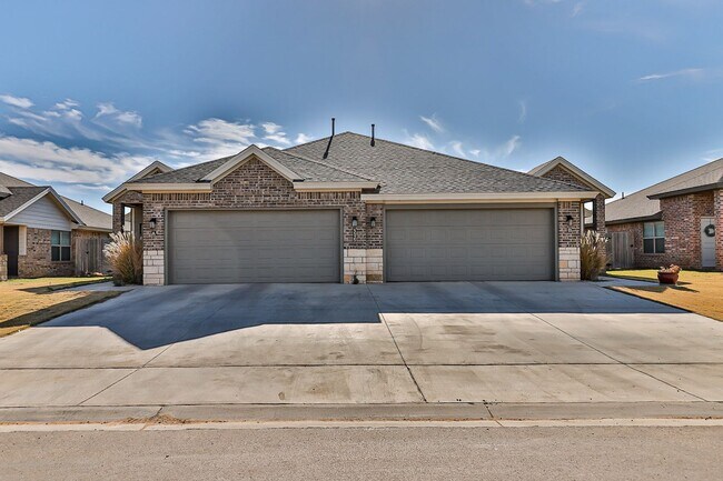Building Photo - MM 5517 121st Street