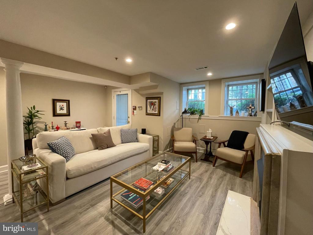 Foto principal - 1747 Willard St NW