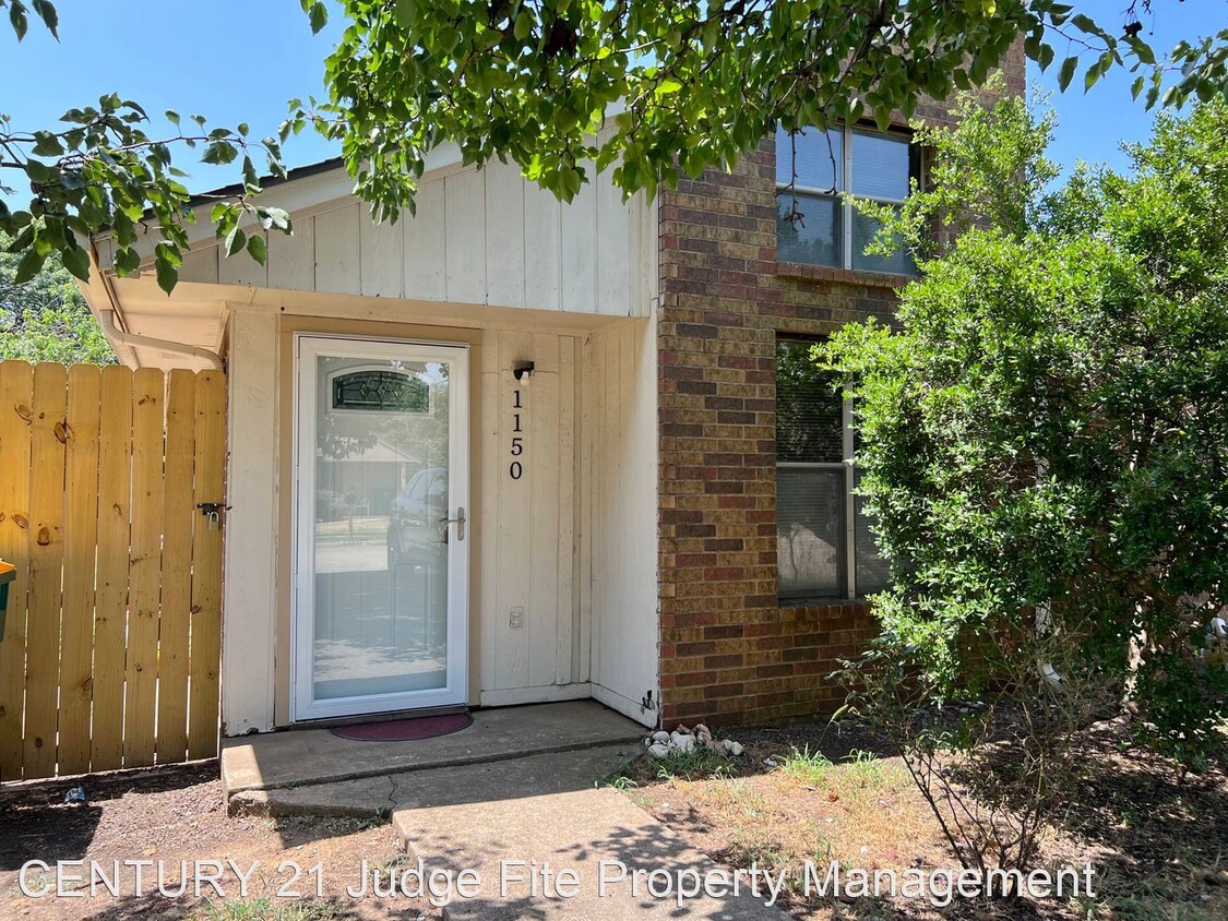 Primary Photo - 2 br, 1 bath House - 1150 Suburban Street